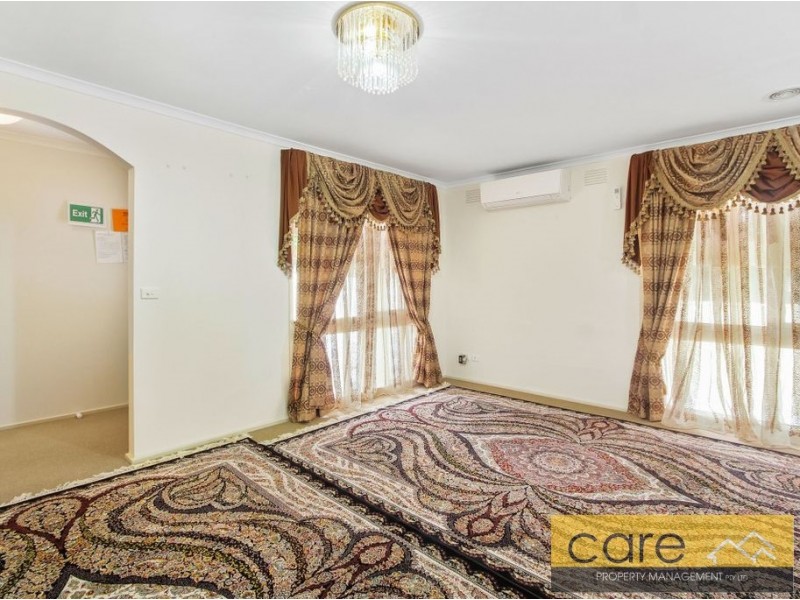 15 OAKTREE DRIVE, Hampton Park VIC 3976