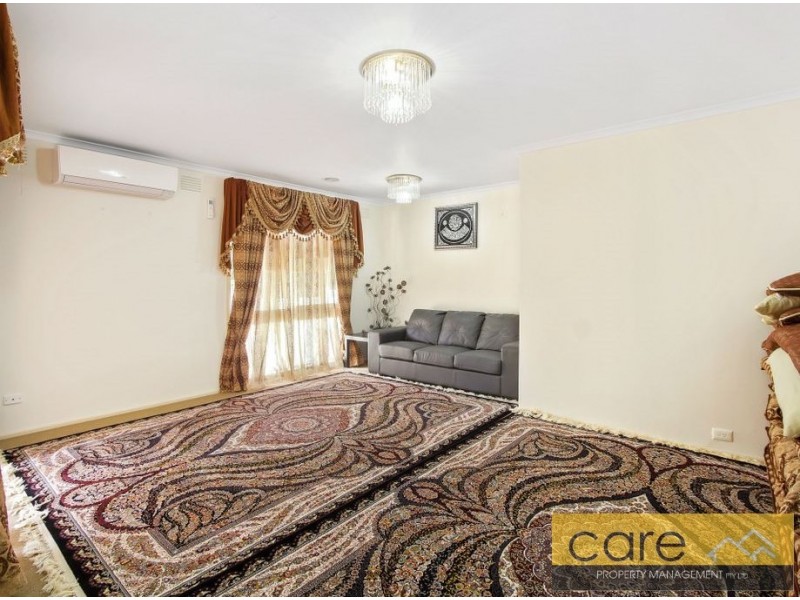 15 OAKTREE DRIVE, Hampton Park VIC 3976