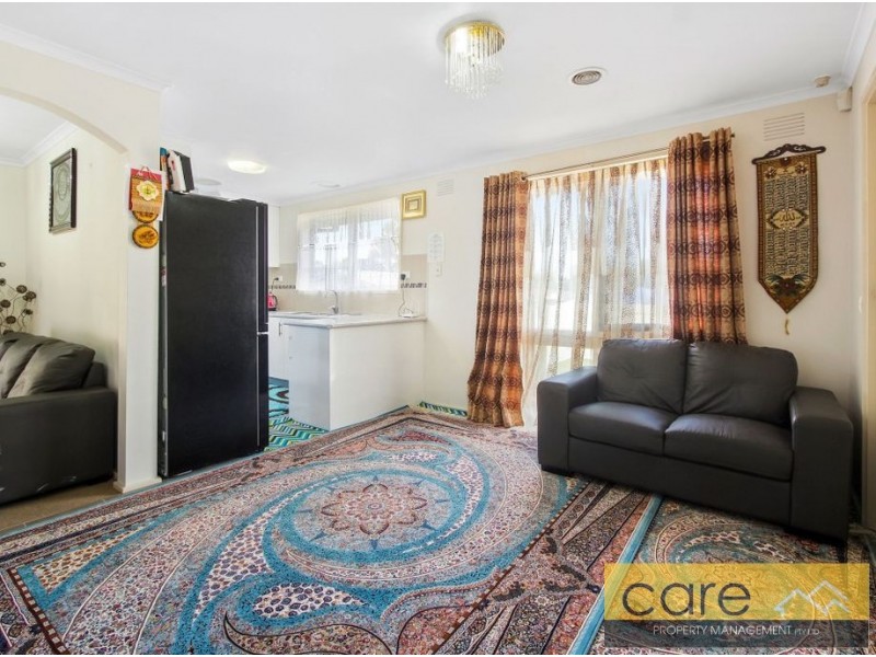15 OAKTREE DRIVE, Hampton Park VIC 3976