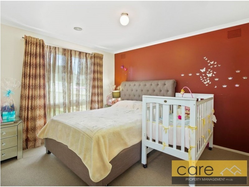 15 OAKTREE DRIVE, Hampton Park VIC 3976