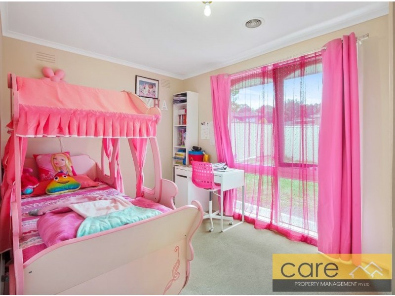 15 OAKTREE DRIVE, Hampton Park VIC 3976