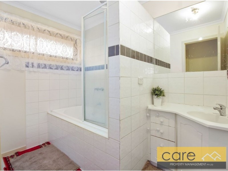 15 OAKTREE DRIVE, Hampton Park VIC 3976