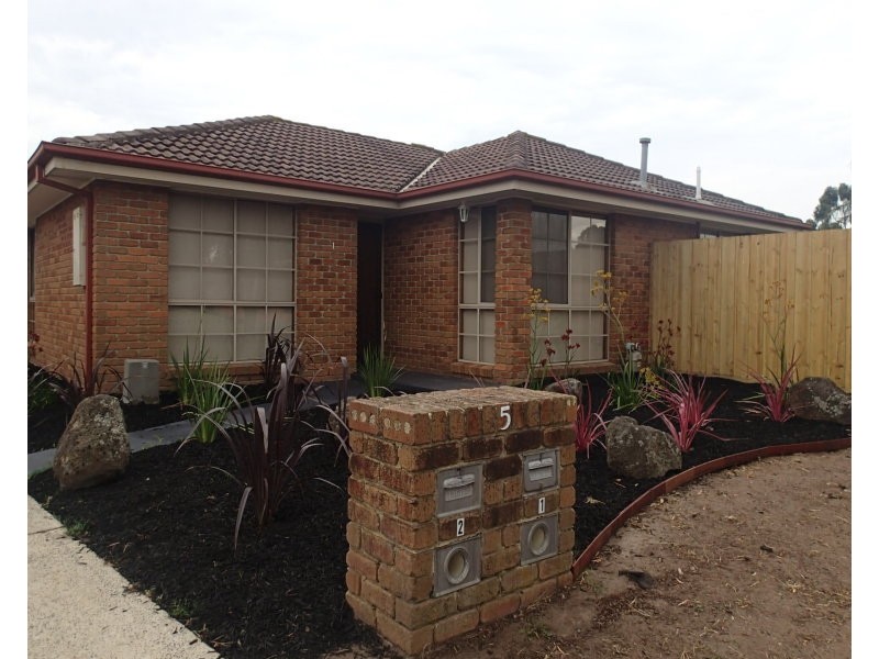 1/5 Princess Maria Place, Hampton Park VIC 3976