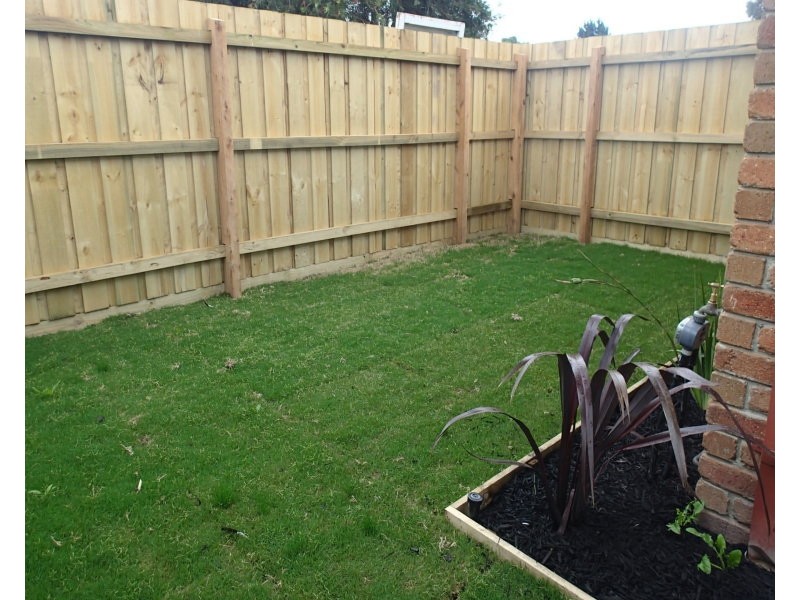 1/5 Princess Maria Place, Hampton Park VIC 3976