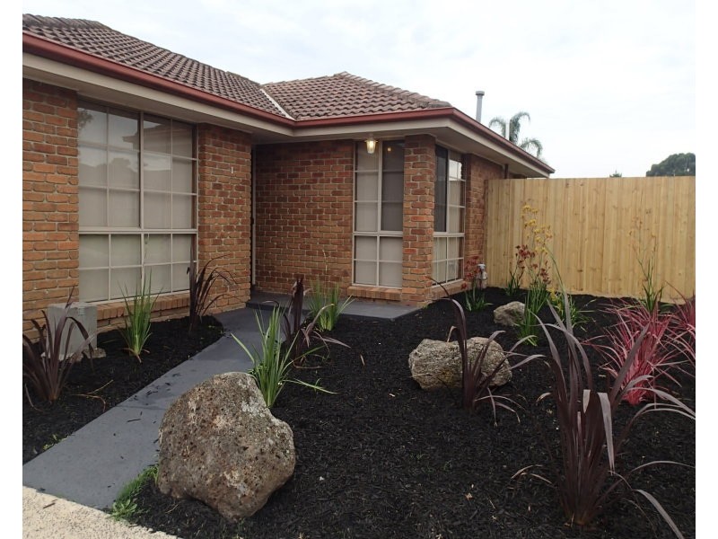 1/5 Princess Maria Place, Hampton Park VIC 3976