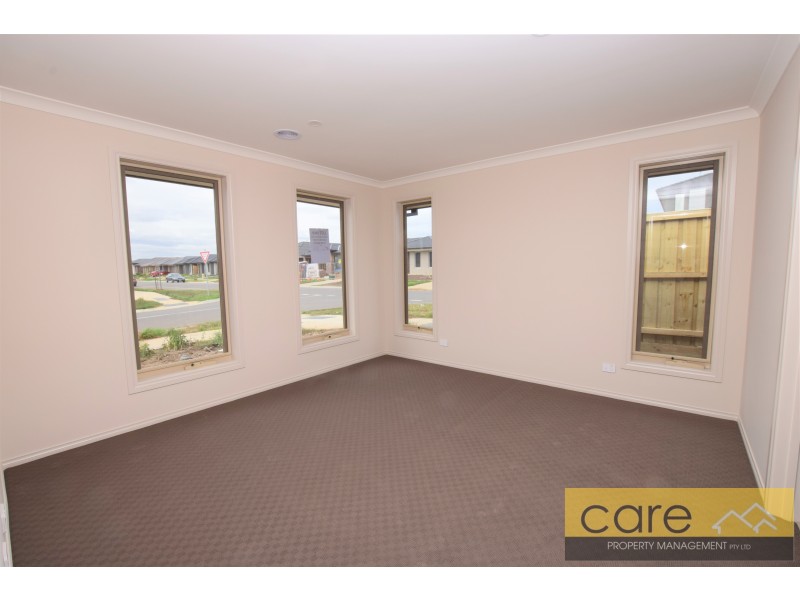 84 COCHIN DRIVE, Clyde North VIC 3978