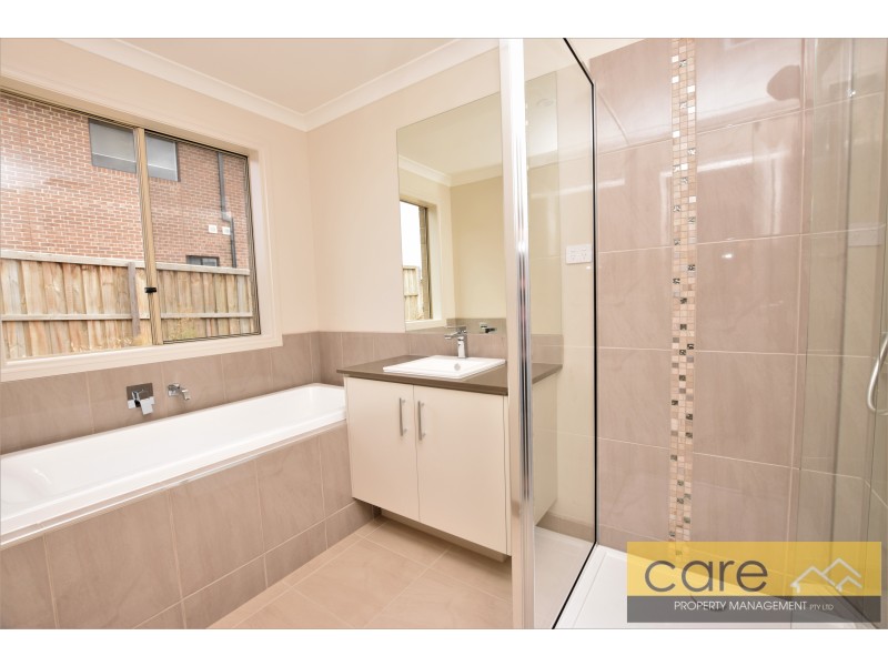 84 COCHIN DRIVE, Clyde North VIC 3978