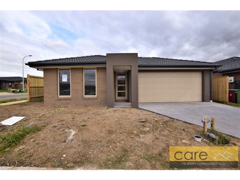 84 COCHIN DRIVE, Clyde North VIC 3978