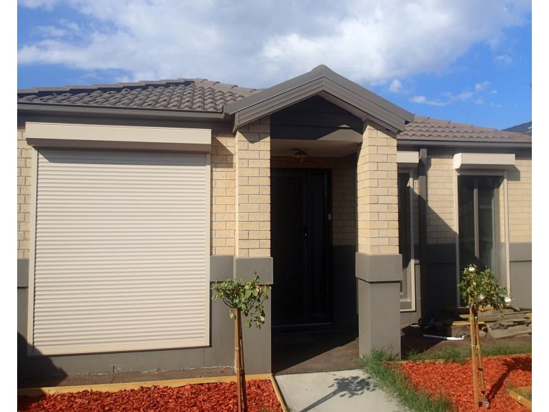 8 Tiarne Crescent, Hampton Park VIC 3976