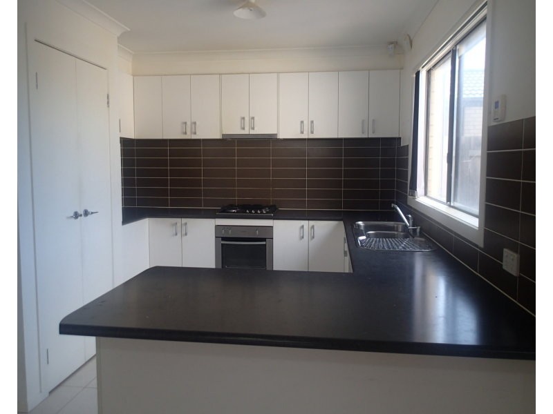 8 Tiarne Crescent, Hampton Park VIC 3976