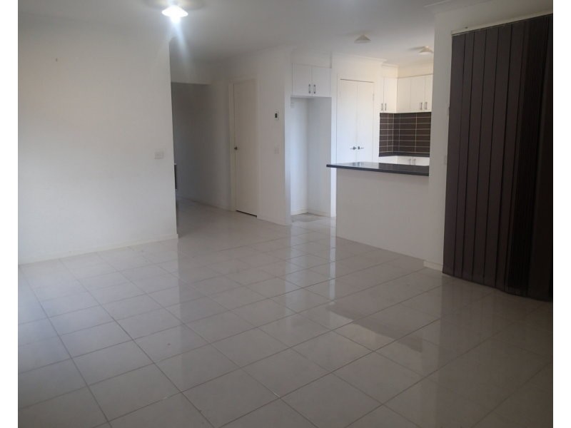 8 Tiarne Crescent, Hampton Park VIC 3976