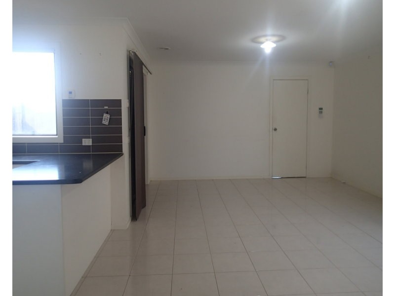 8 Tiarne Crescent, Hampton Park VIC 3976