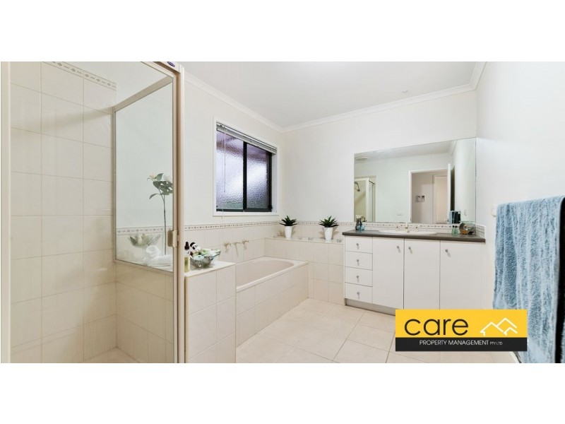 25 IRONBARK CIRCUIT, Pakenham VIC 3810