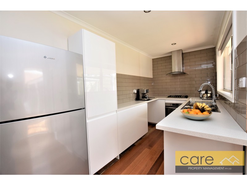 19 VILLAGE DRIVE, Hampton Park VIC 3976