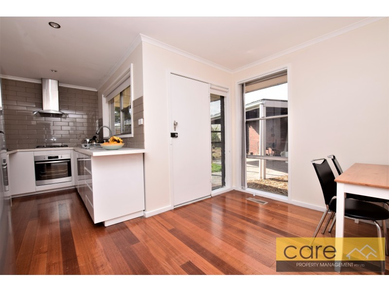 19 VILLAGE DRIVE, Hampton Park VIC 3976