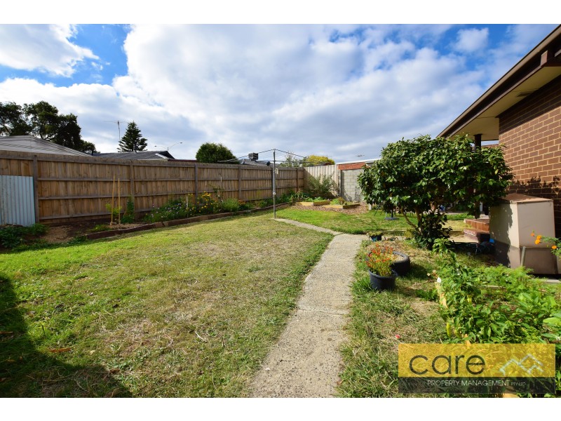 19 VILLAGE DRIVE, Hampton Park VIC 3976