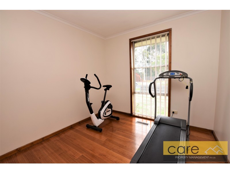 19 VILLAGE DRIVE, Hampton Park VIC 3976