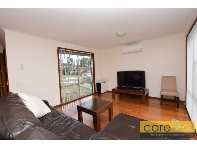 19 VILLAGE DRIVE, Hampton Park VIC 3976