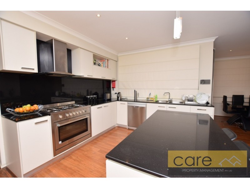 11 McMahon Avenue, Cranbourne North VIC 3977