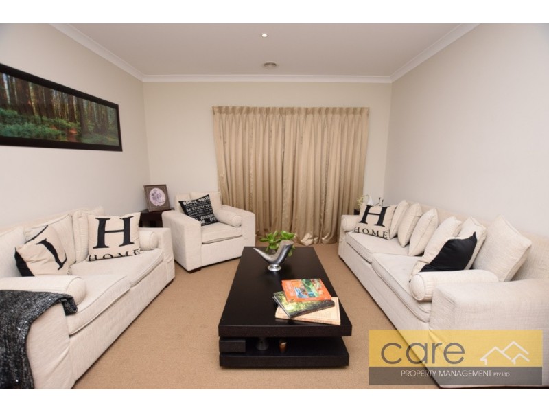 11 McMahon Avenue, Cranbourne North VIC 3977