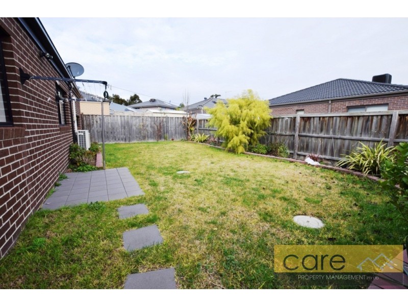 11 McMahon Avenue, Cranbourne North VIC 3977