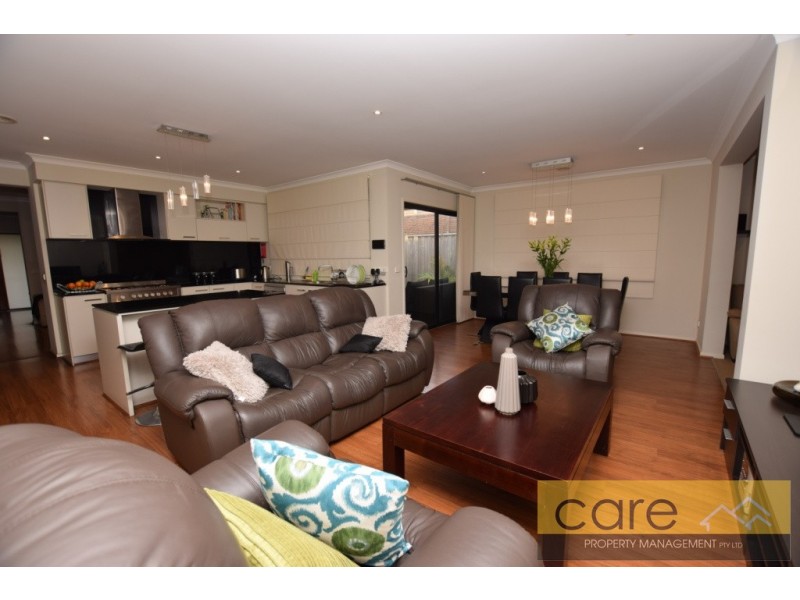 11 McMahon Avenue, Cranbourne North VIC 3977