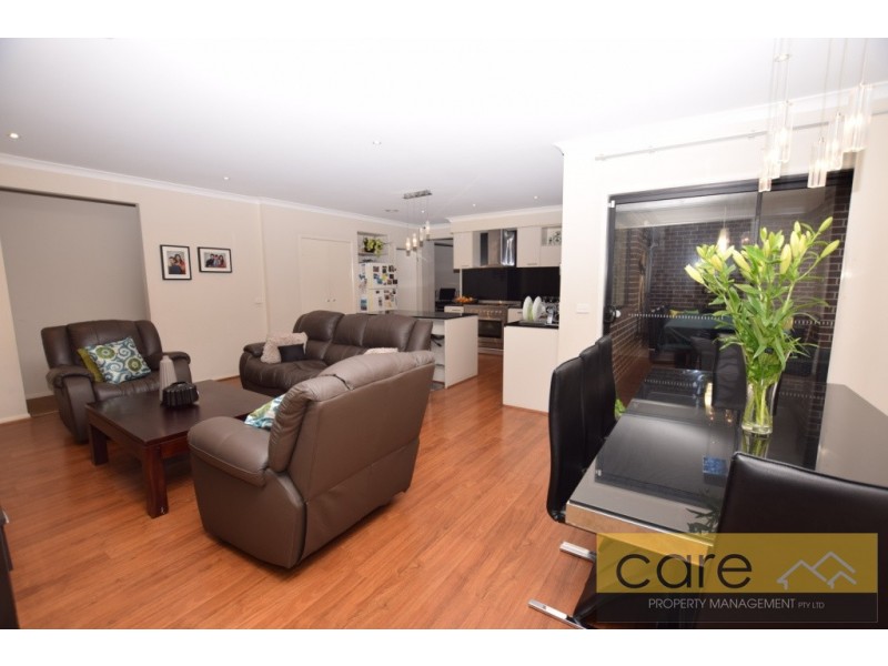 11 McMahon Avenue, Cranbourne North VIC 3977