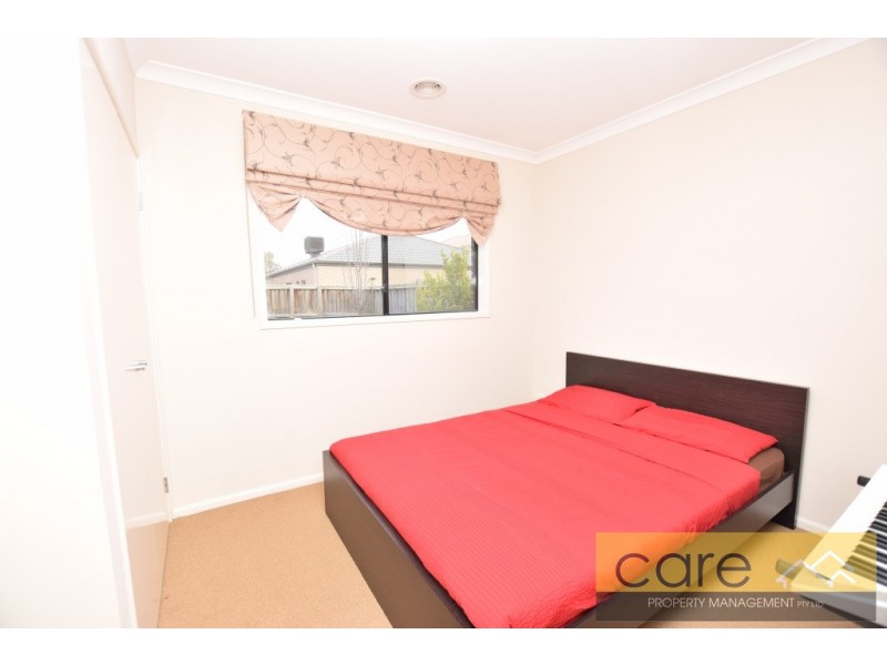 11 McMahon Avenue, Cranbourne North VIC 3977