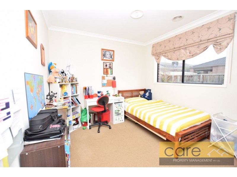 11 McMahon Avenue, Cranbourne North VIC 3977