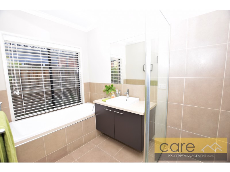 11 McMahon Avenue, Cranbourne North VIC 3977