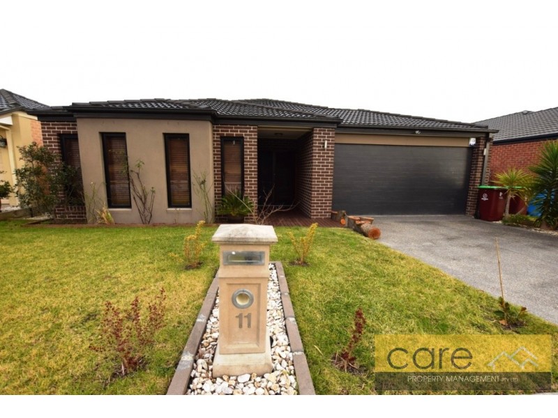 11 McMahon Avenue, Cranbourne North VIC 3977