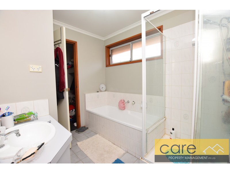 32 Lauren Drive, Hampton Park VIC 3976