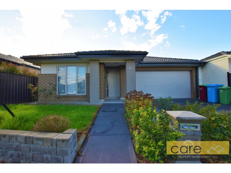 18 Arbourlea Boulevard, Cranbourne North VIC 3977