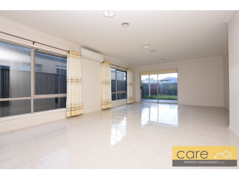 18 Arbourlea Boulevard, Cranbourne North VIC 3977