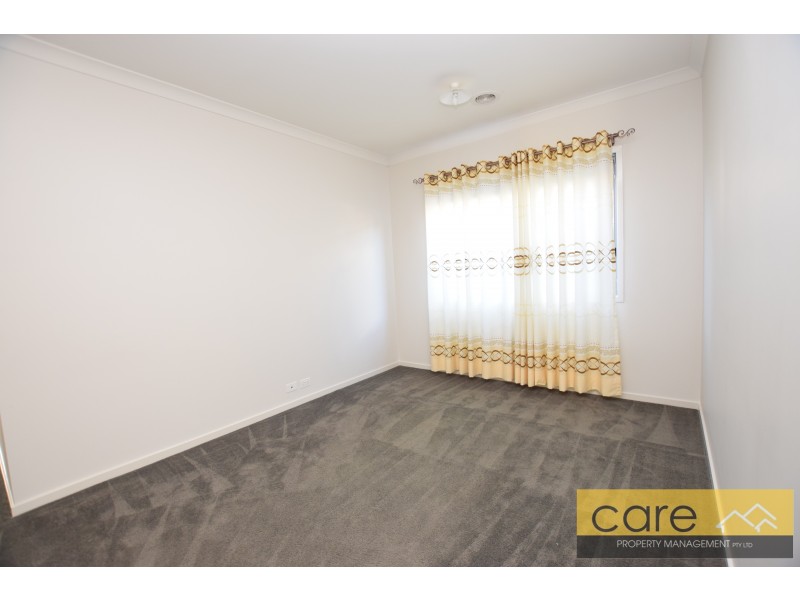 18 Arbourlea Boulevard, Cranbourne North VIC 3977