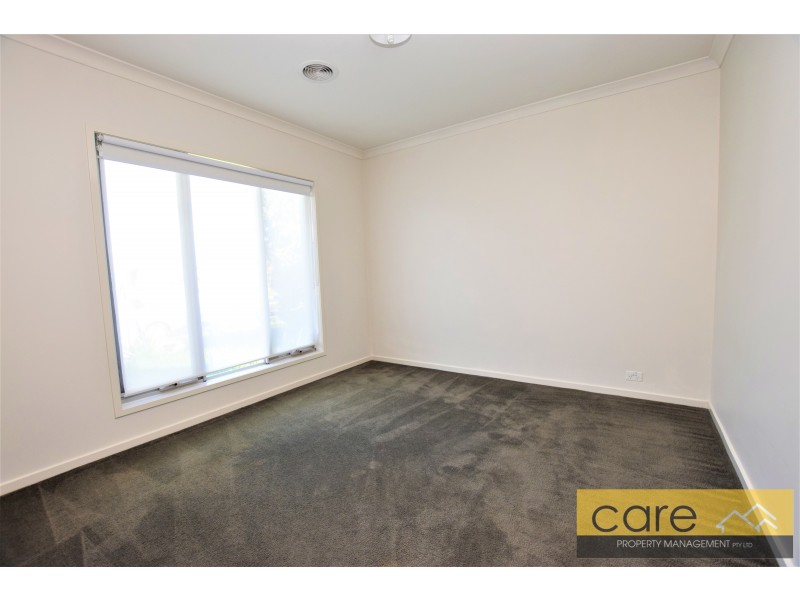 18 Arbourlea Boulevard, Cranbourne North VIC 3977