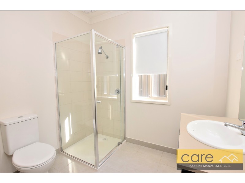 18 Arbourlea Boulevard, Cranbourne North VIC 3977