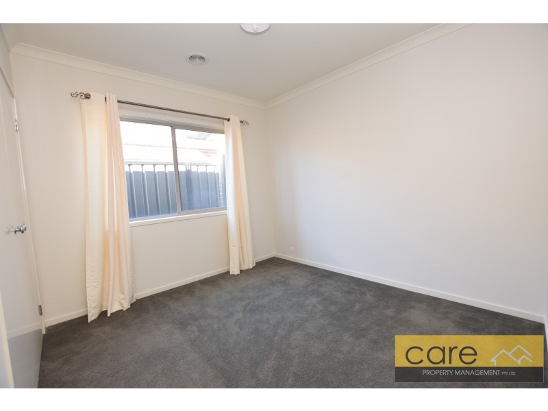 18 Arbourlea Boulevard, Cranbourne North VIC 3977