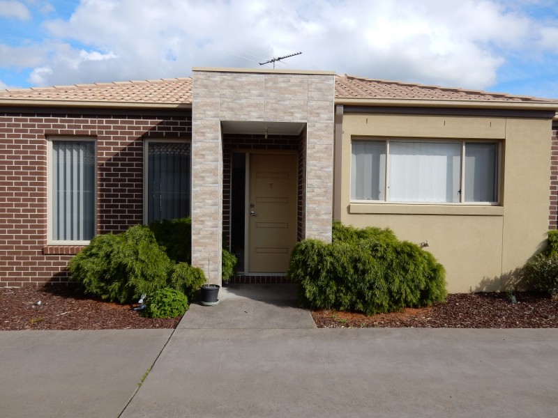 2/1 Walnut Way, Pakenham VIC 3810