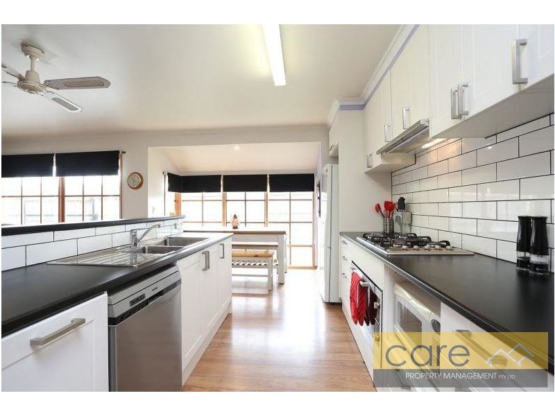 5 Parkes Way, Hampton Park VIC 3976