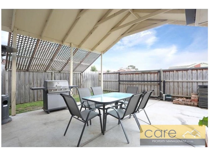 5 Parkes Way, Hampton Park VIC 3976