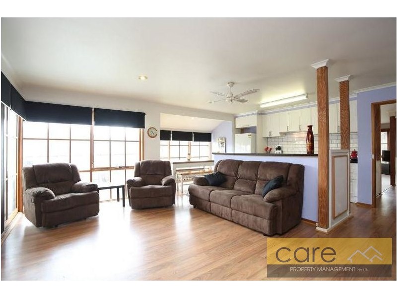 5 Parkes Way, Hampton Park VIC 3976