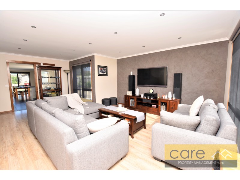 8 Kylie Court, Hampton Park VIC 3976