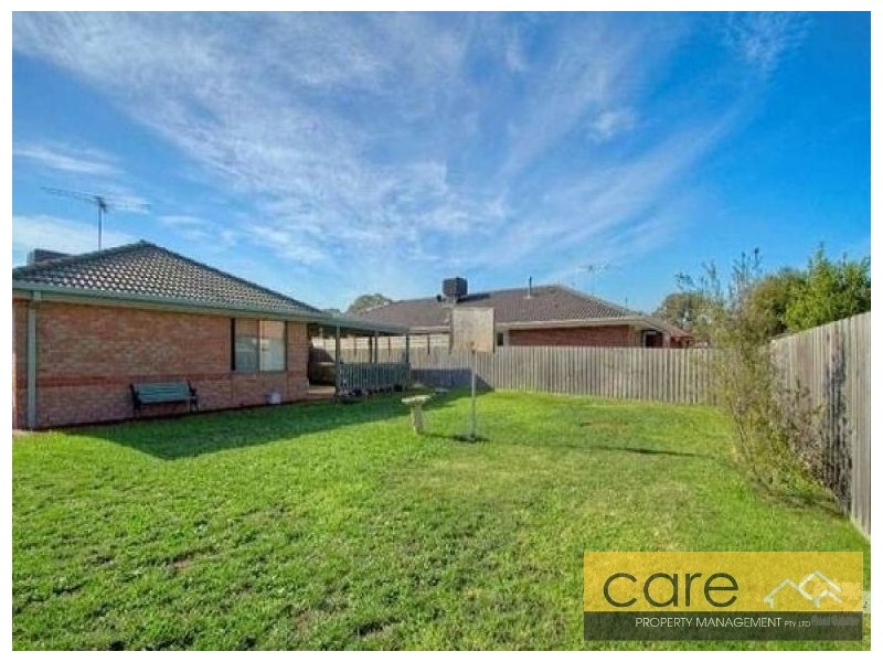 11 Macleod Way, Lynbrook VIC 3975