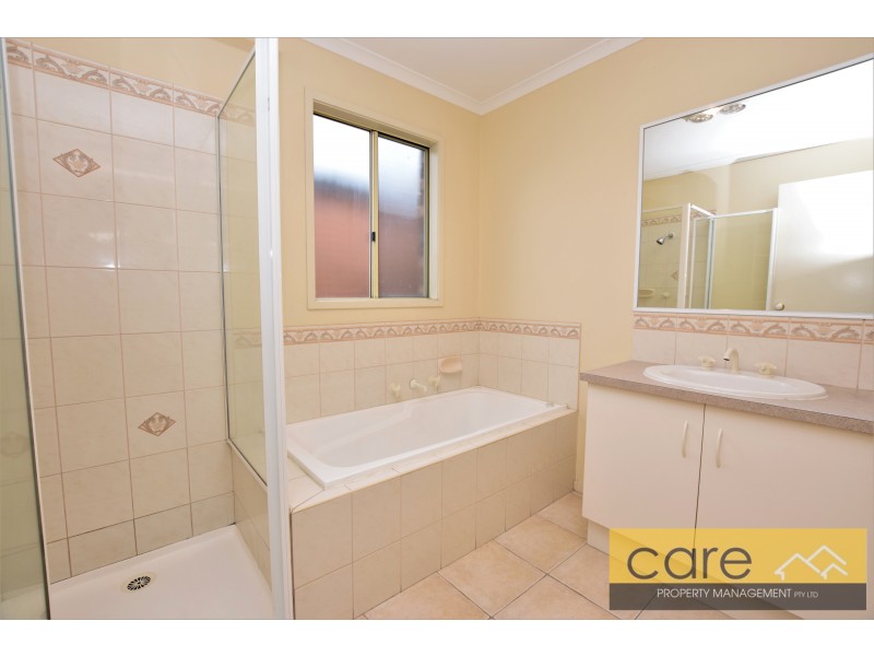 8 The Glade, Hampton Park VIC 3976