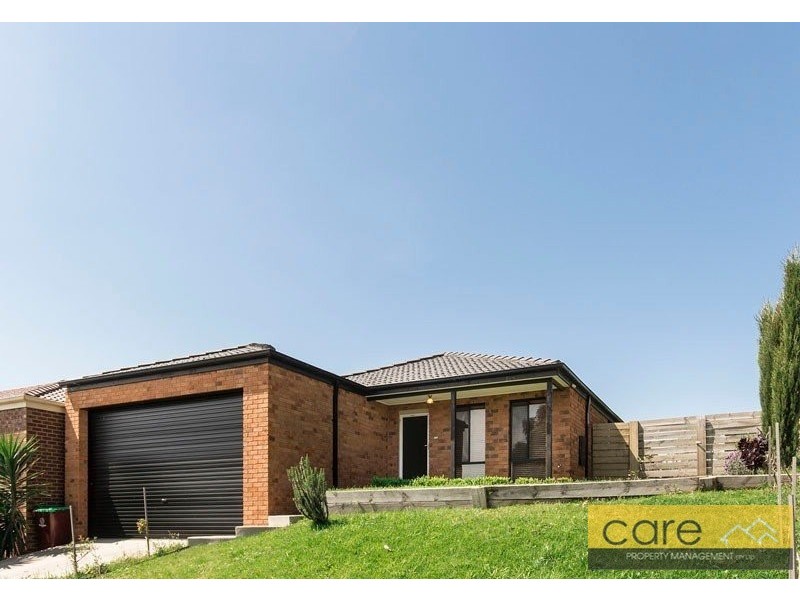 2 Nirringa Drive, Hampton Park VIC 3976