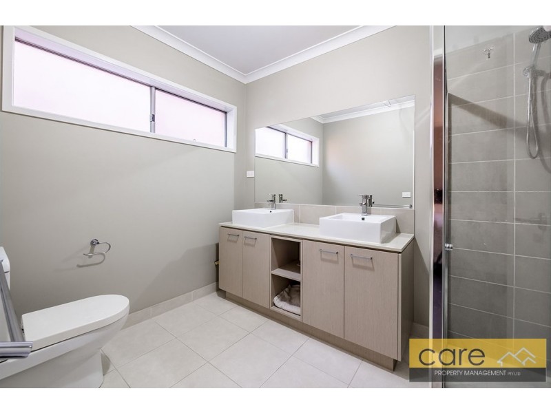 20 CORINDA STREET, Clyde North VIC 3978