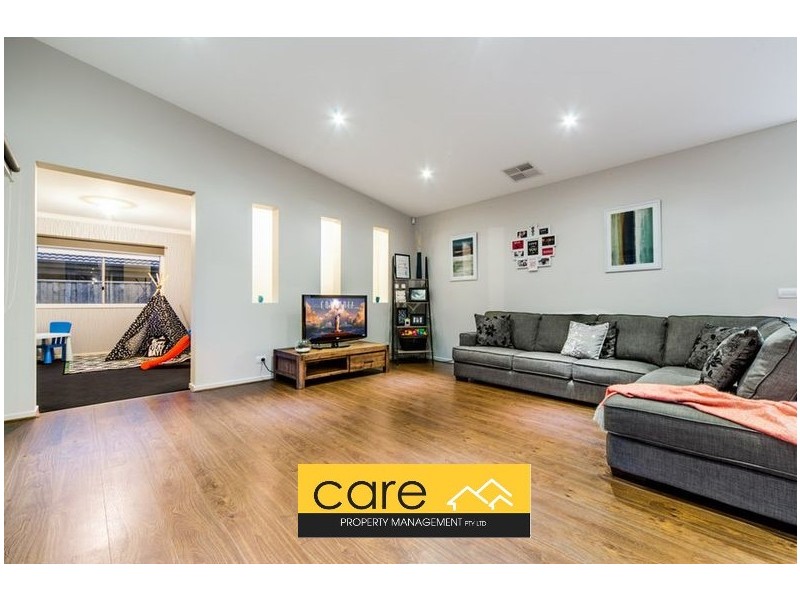 17 Chedword Road, Cranbourne North VIC 3977