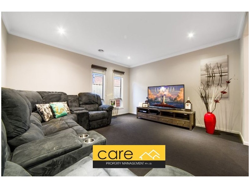 17 Chedword Road, Cranbourne North VIC 3977