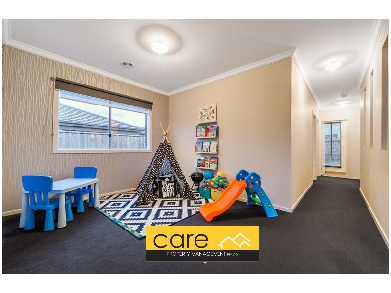 17 Chedword Road, Cranbourne North VIC 3977